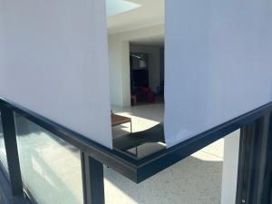 Raccord de barre chute pour stores accouplés en angle