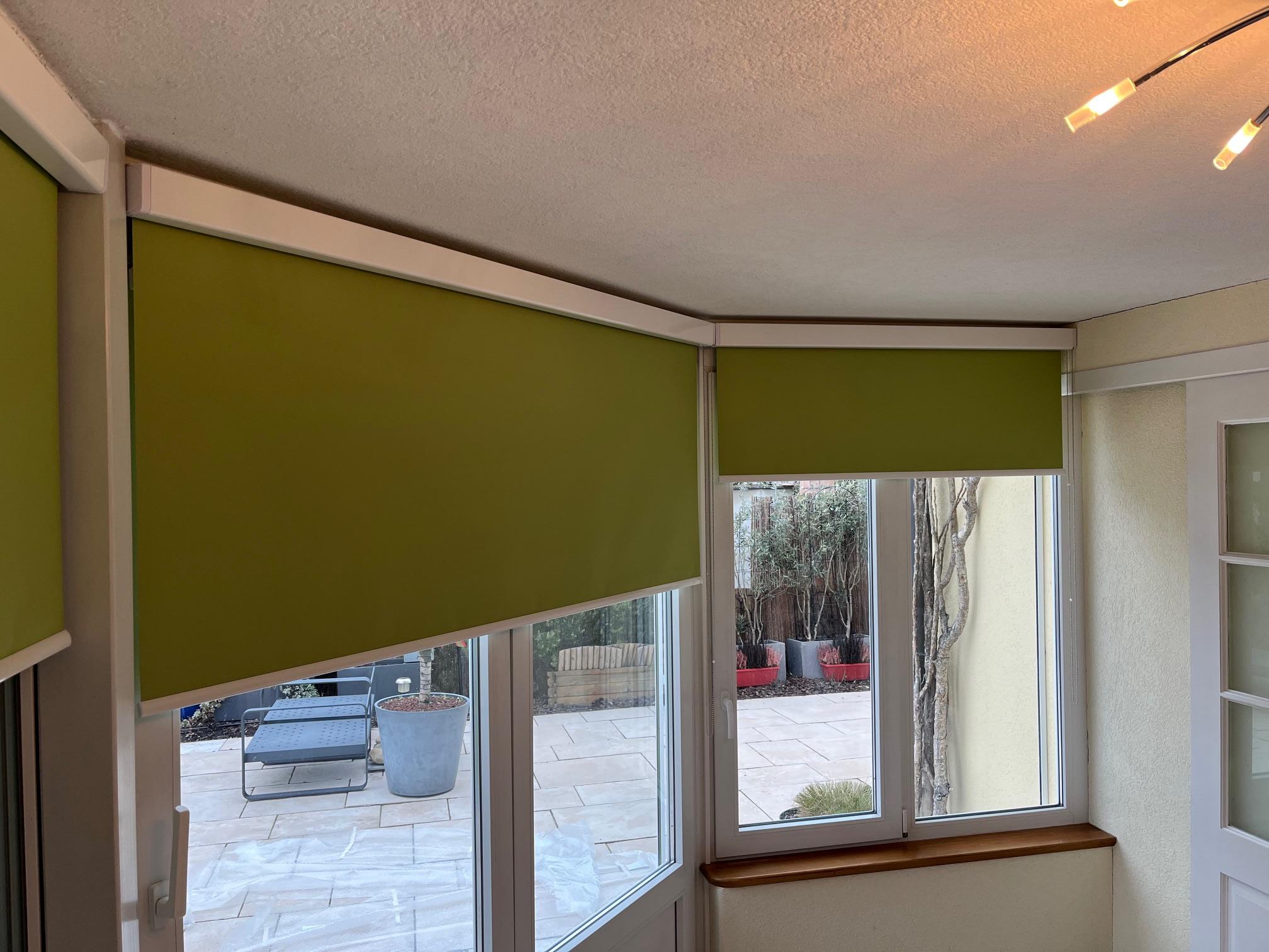 Stores enrouleurs intérieurs