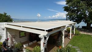 Stores toile sur structure bois